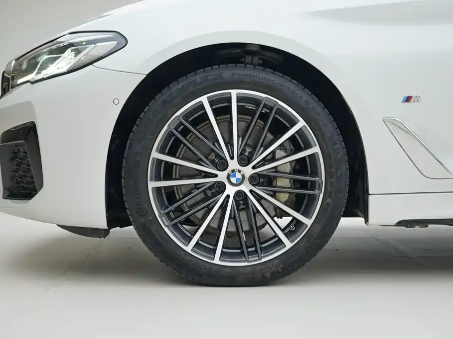 BMW 5 Series 2021 — фото 16