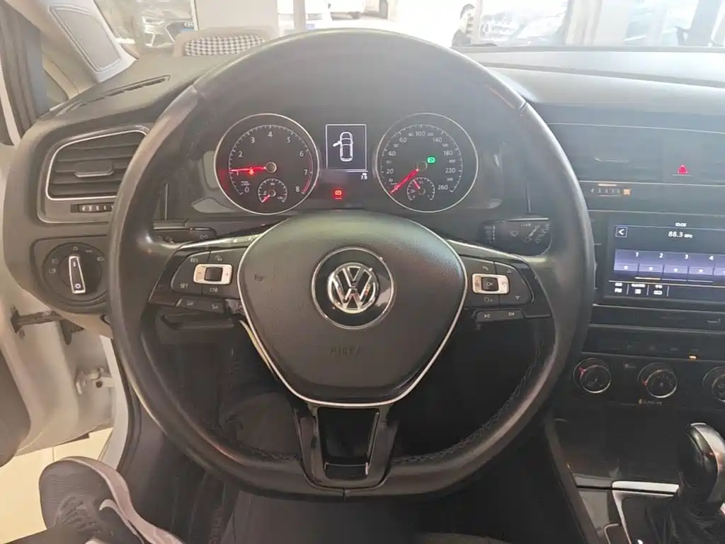Volkswagen Golf 2018 — фото 11
