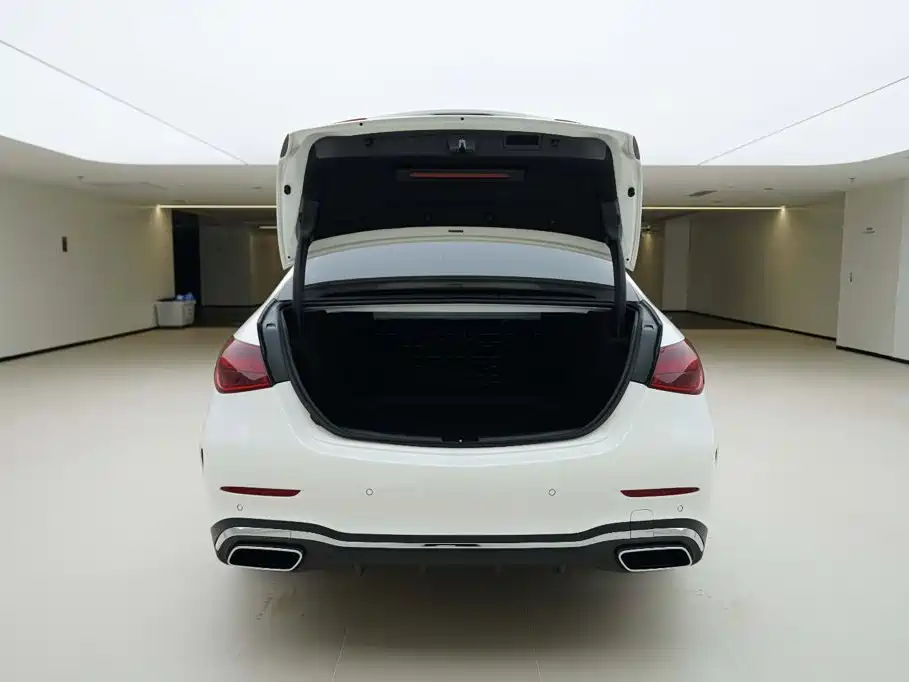 Mercedes-Benz C-Class 2024