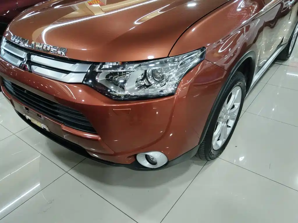 Mitsubishi Outlander 2015 — фото 15