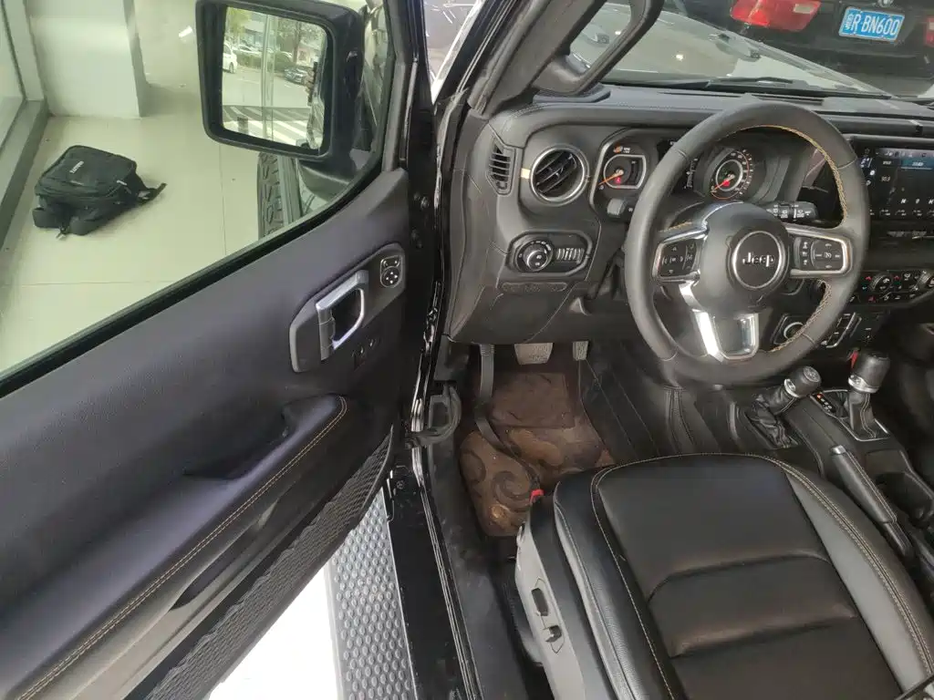 Jeep Wrangler 2023 — фото 12