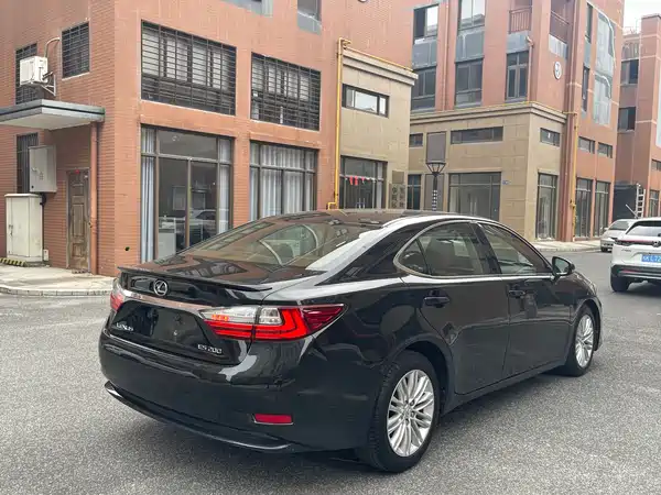 Lexus ES 2015