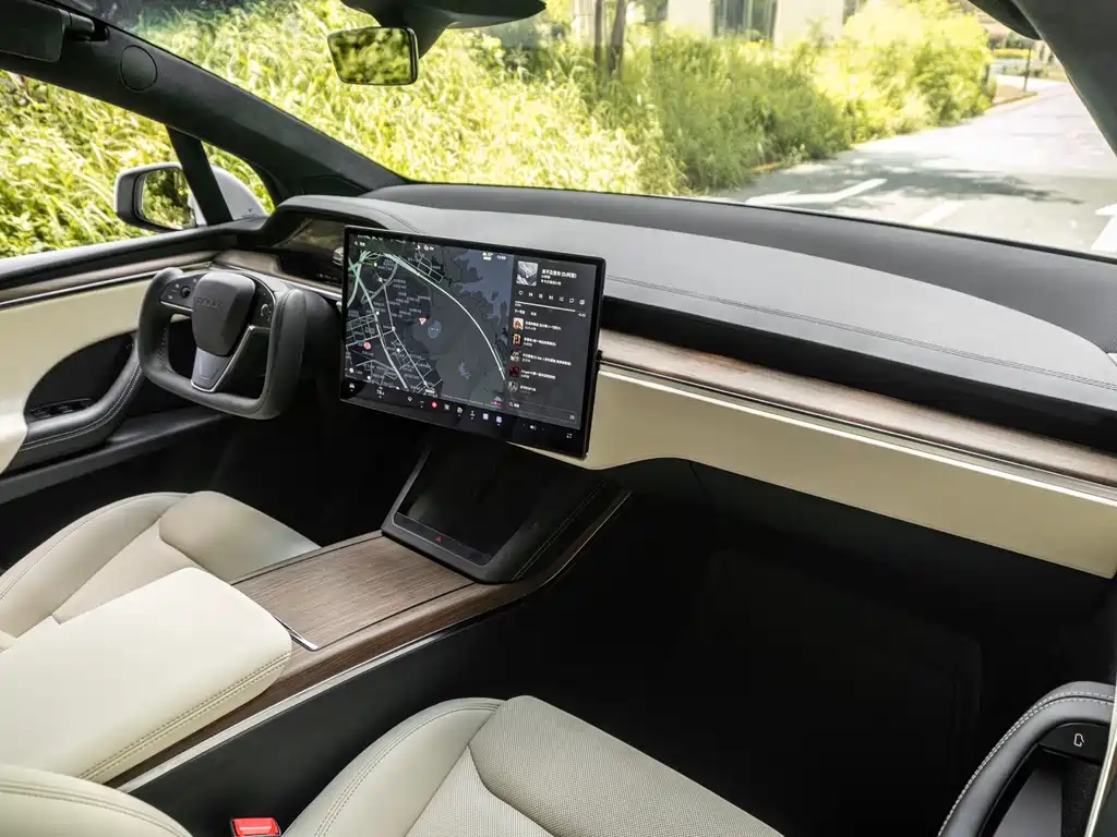 Tesla Model X 2023 — фото 14