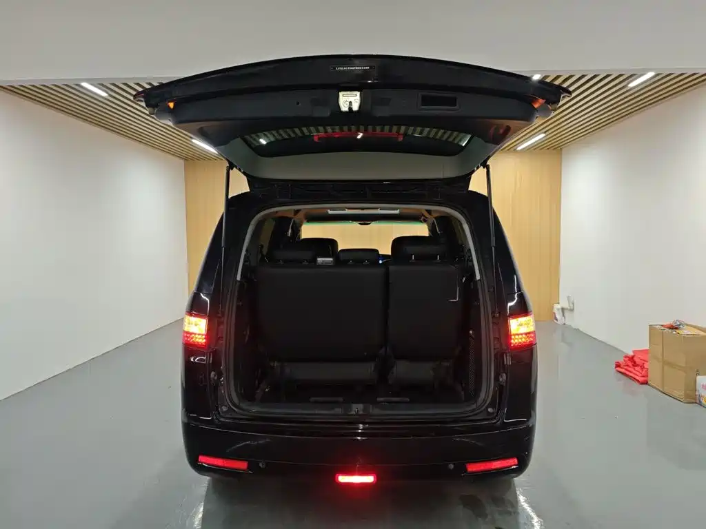 Luxgen Big 7 MPV 2016 — фото 15