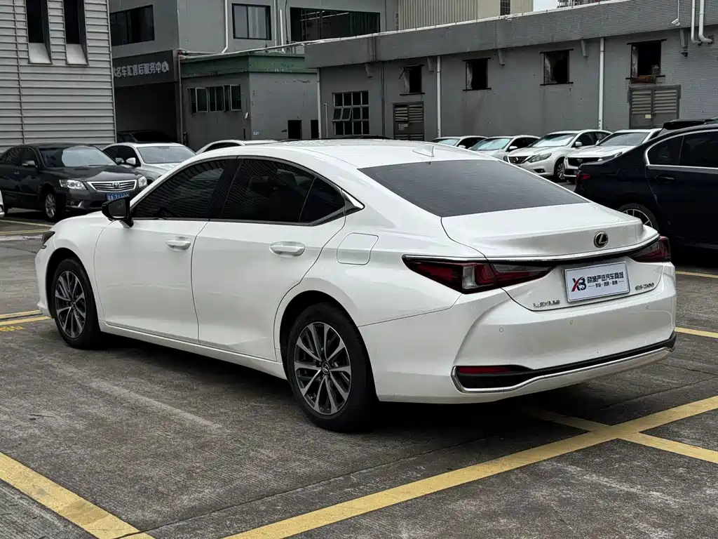 Lexus ES 2024 — фото 13