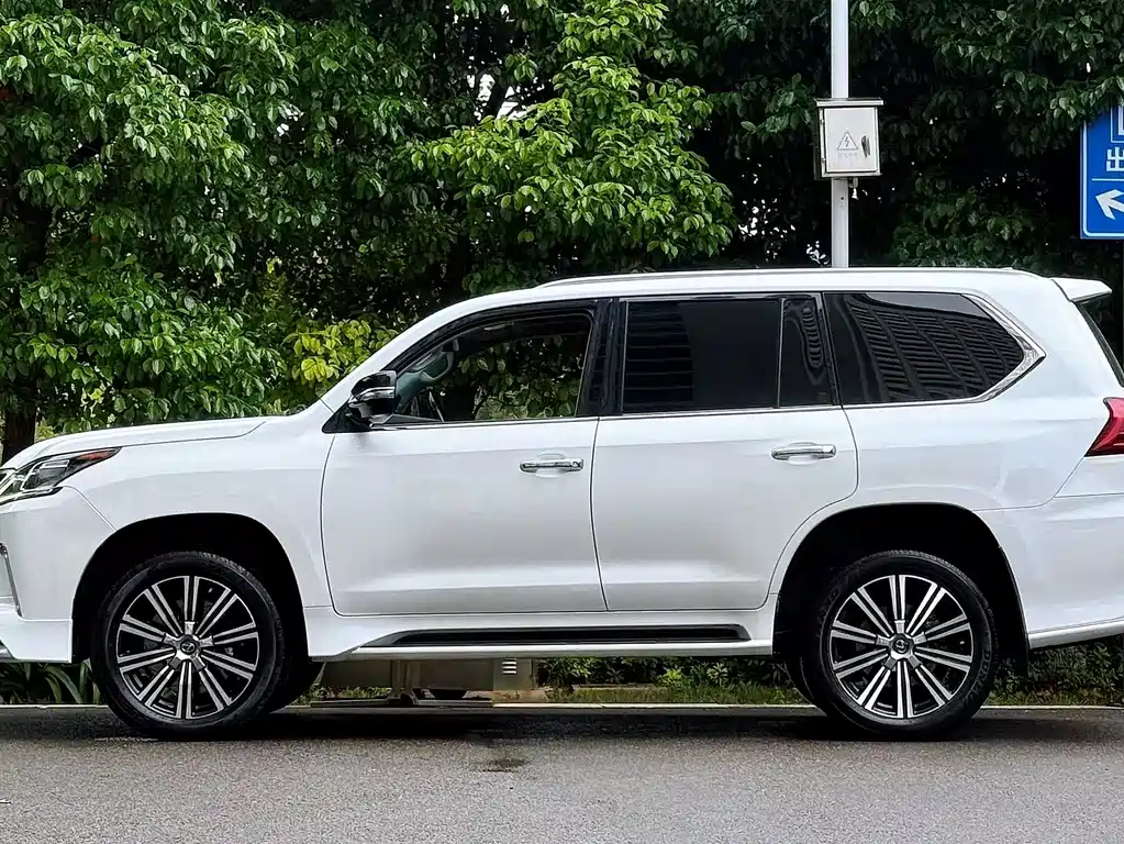 Lexus LX 2019 — фото 2