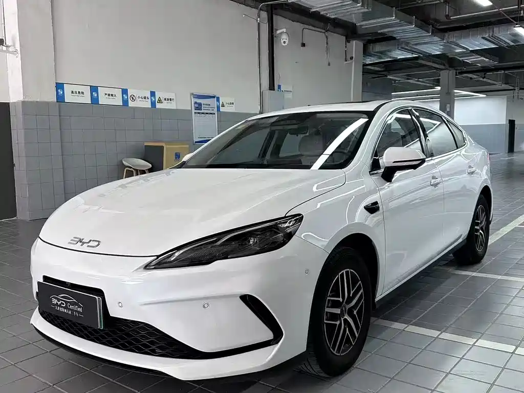 BYD Seal 05 DM-i 2025 — фото 1