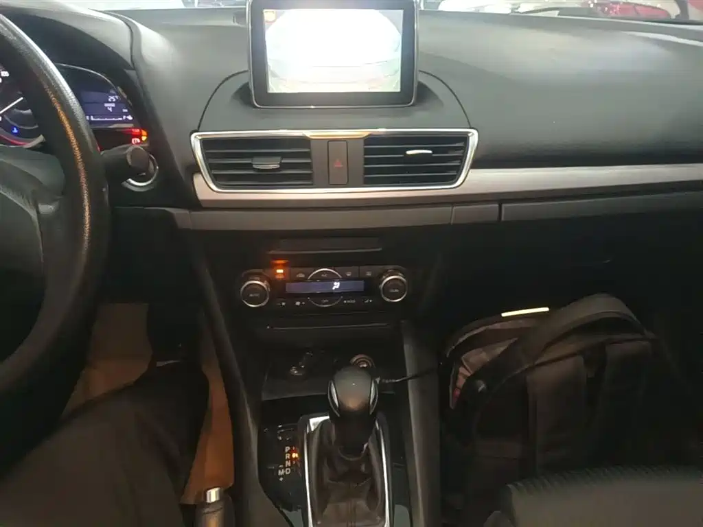 Mazda 3 Axela 2015 — фото 14
