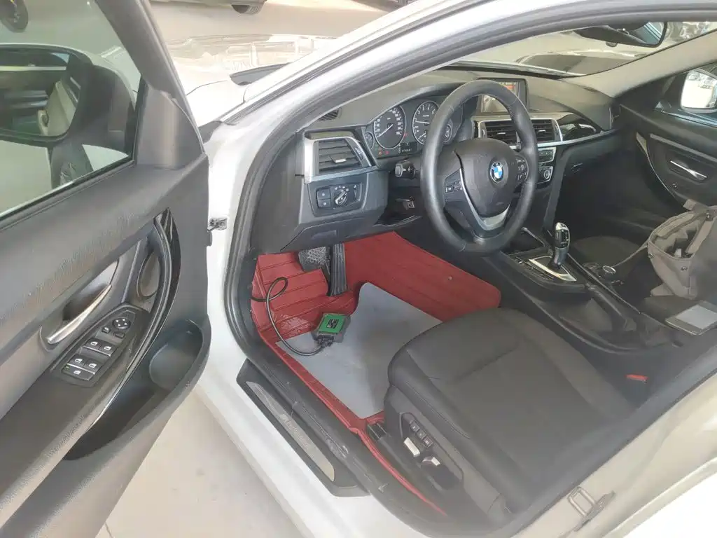 BMW 3 Series 2016 — фото 12