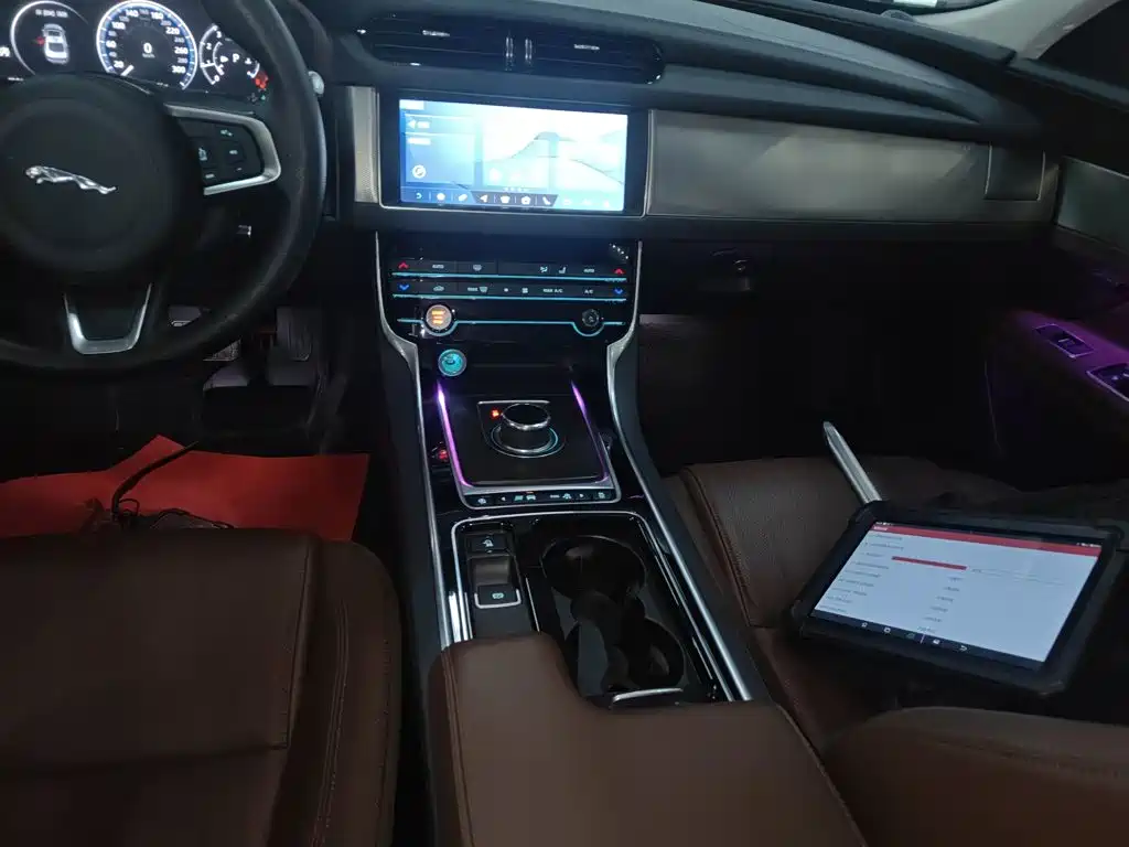 Jaguar XFL 2021 — фото 10