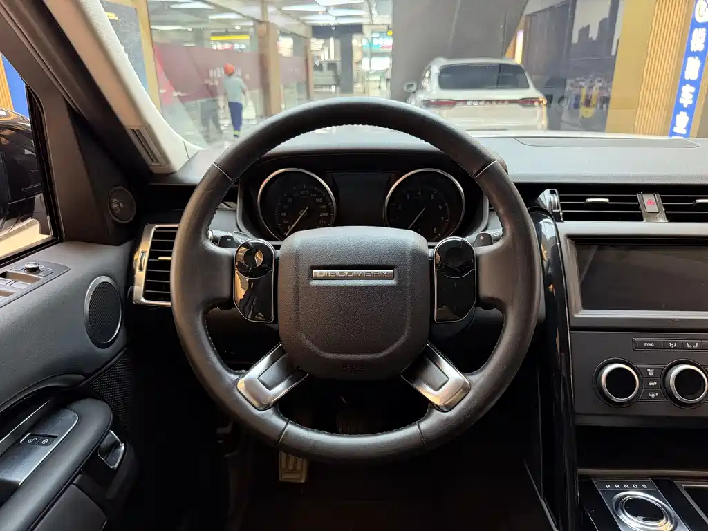 Land Rover Discovery 2019 — фото 7
