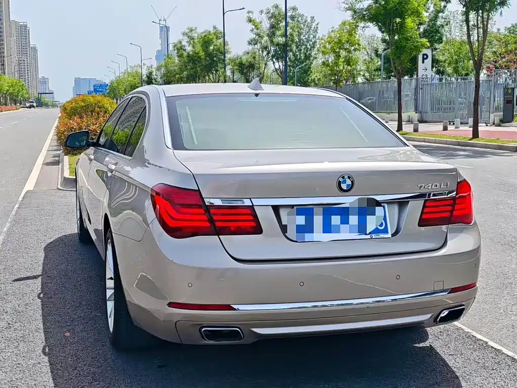 BMW 7 Series 2015 — фото 9