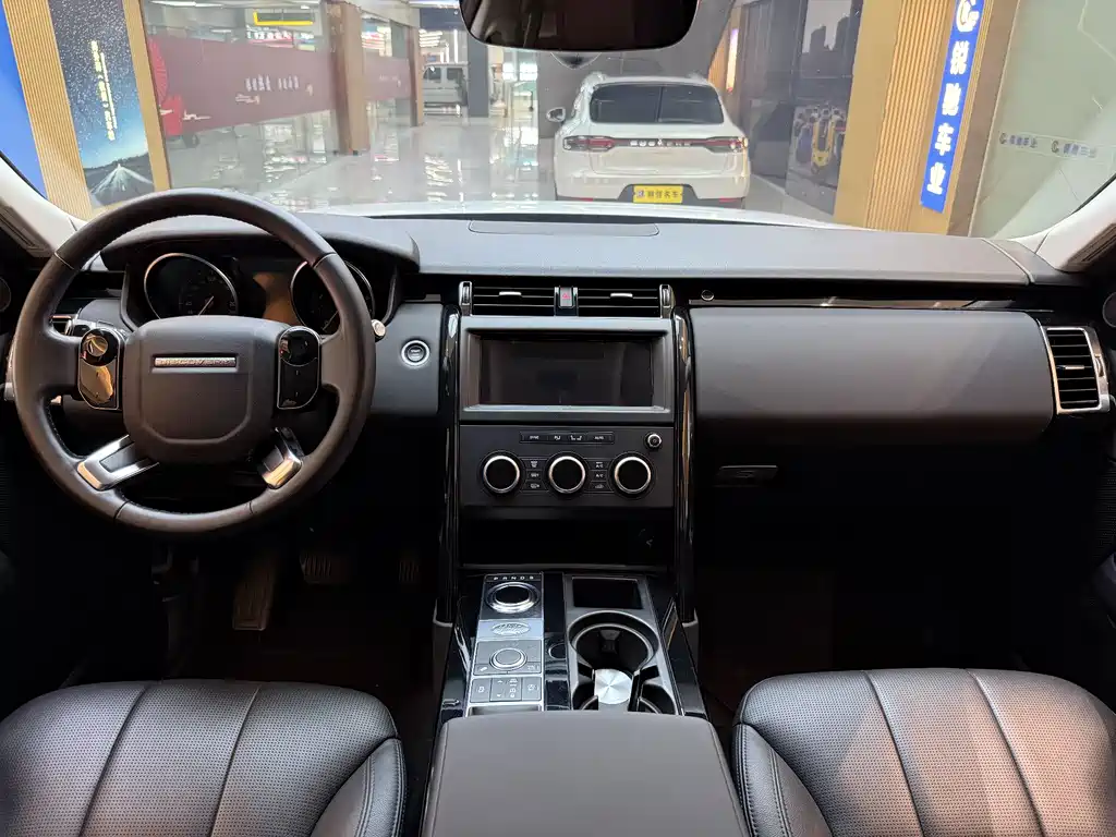 Land Rover Discovery 2019 — фото 9