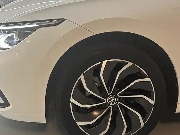 Volkswagen Golf 2025