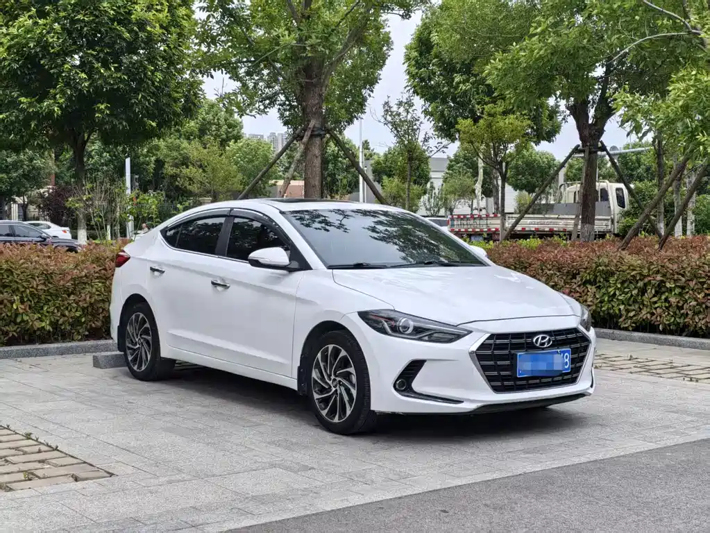 Hyundai Elantra 2019 — фото 3