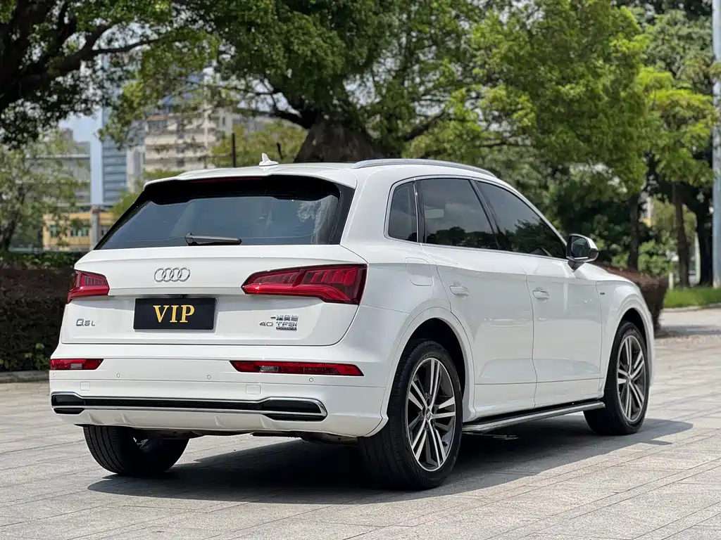 Audi Q5L 2019 — фото 23