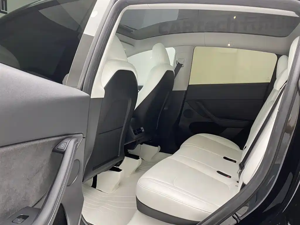 Tesla Model Y 2023 — фото 16