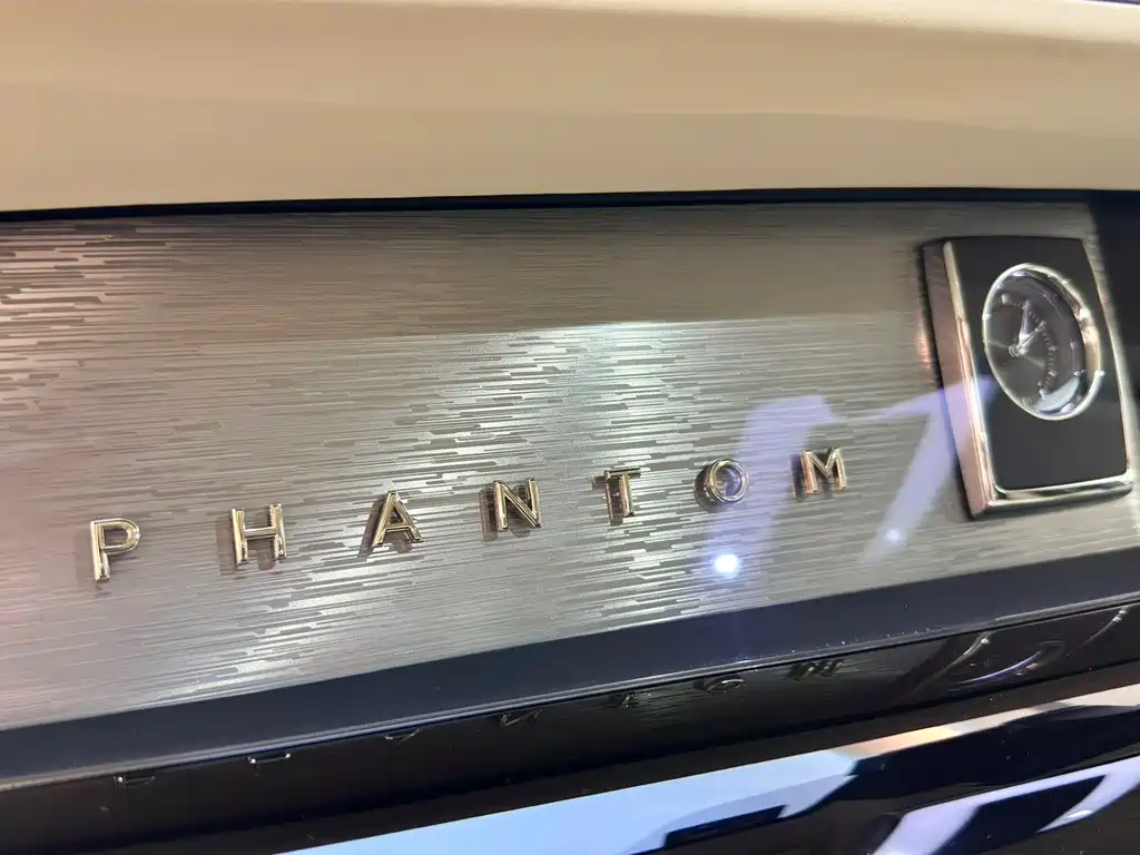 Rolls-Royce Phantom 2019 — фото 14