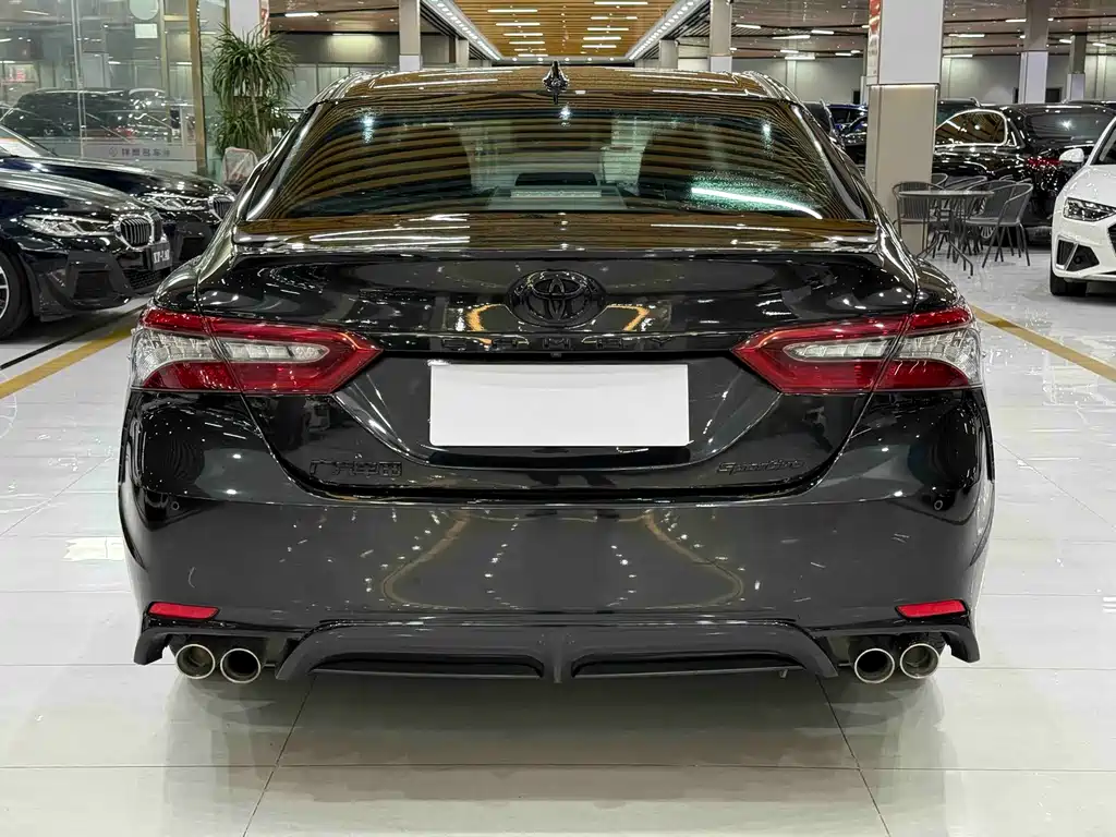 Toyota Camry 2023 — фото 6