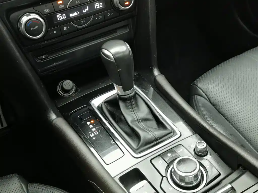 Mazda 3 Axela 2019 — фото 13