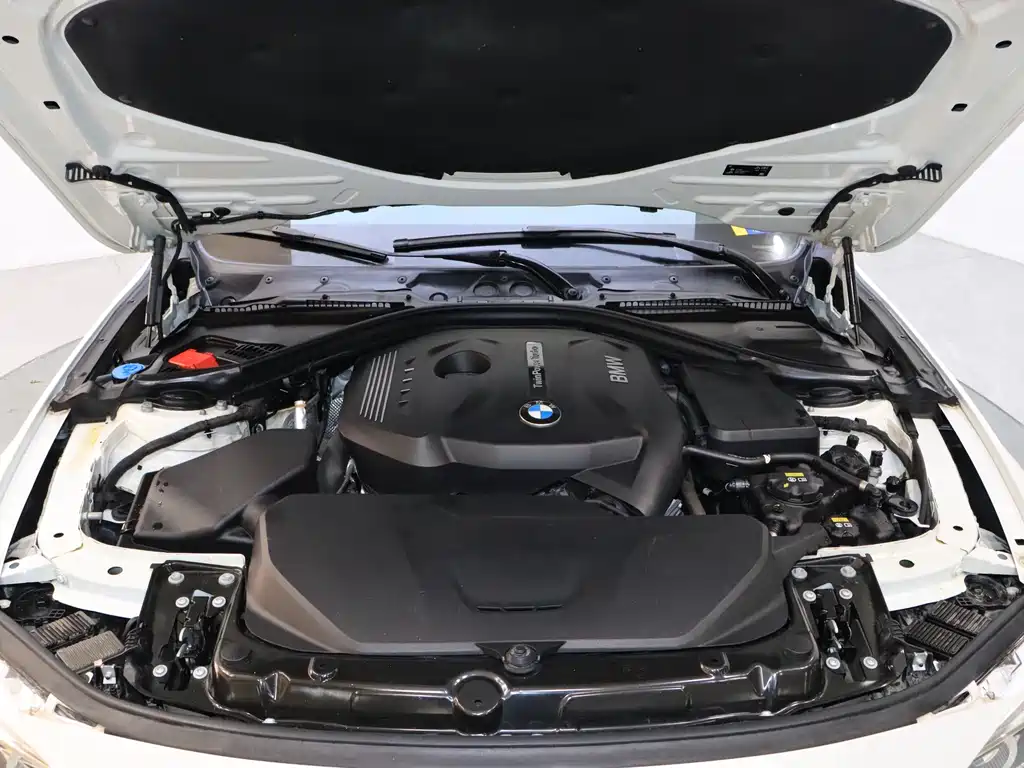 BMW 3 Series 2018 — фото 4