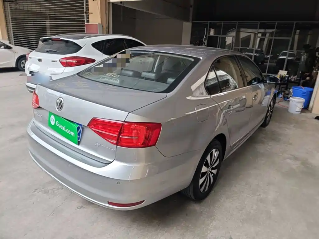 Volkswagen Sagitar 2018