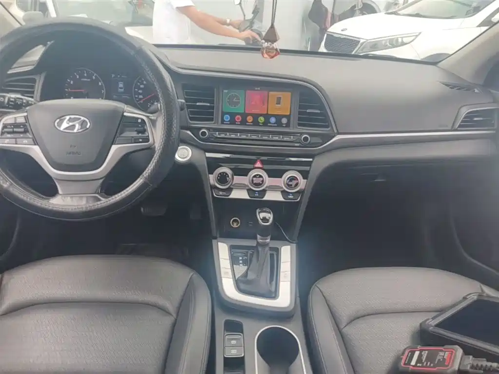Hyundai Elantra 2019 — фото 13