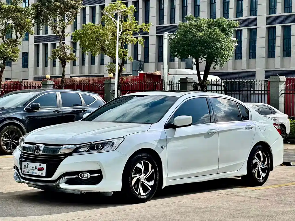 Honda Accord 2017 — фото 1