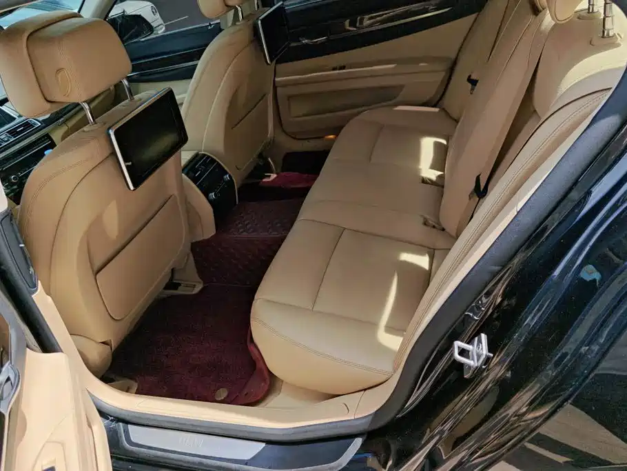 BMW 7 Series 2013 — фото 11