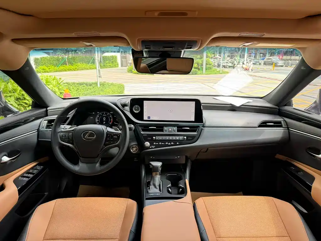 Lexus ES 2023