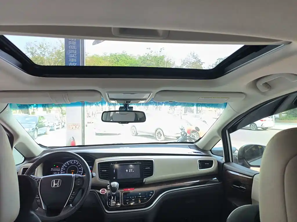 Honda Odyssey 2015 — фото 14