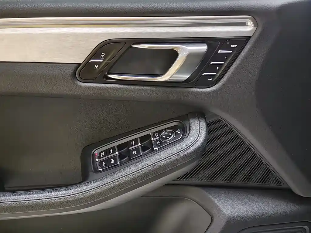 Porsche Macan 2019 — фото 21