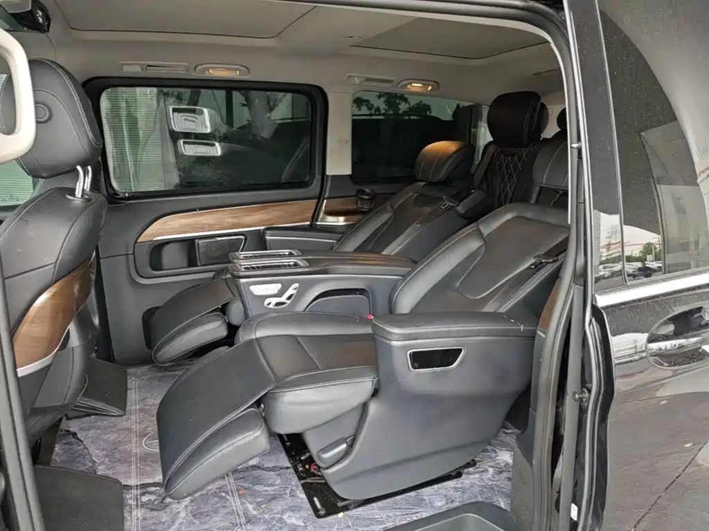 Mercedes-Benz V-Class 2021 — фото 24