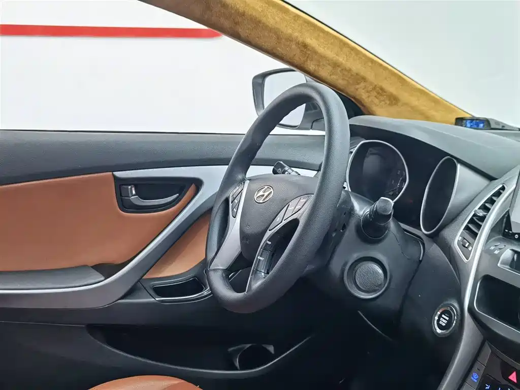 Hyundai Elantra Langdong 2016 — фото 22