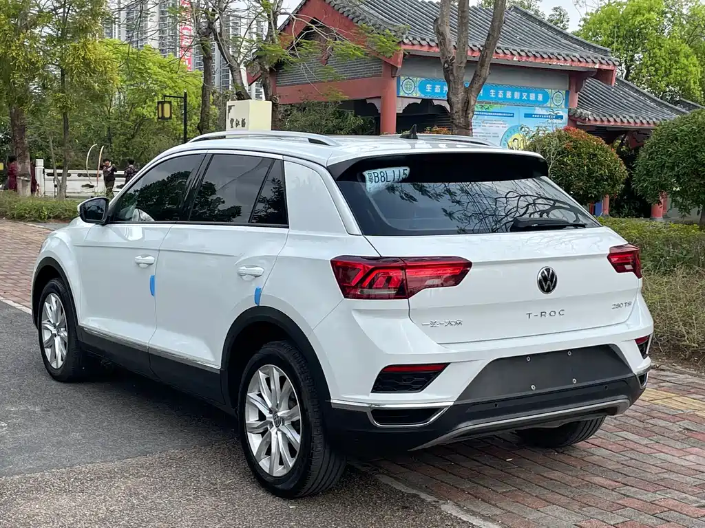 Volkswagen T-Roc 2023 — фото 9