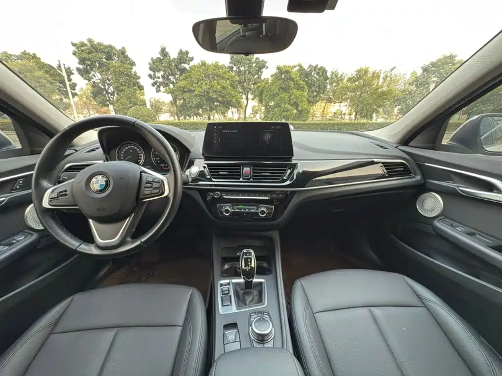 BMW 1 Series 2022 — фото 12