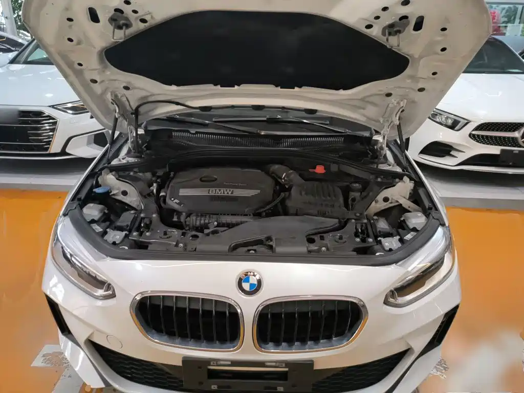 BMW 1 Series 2022 — фото 10