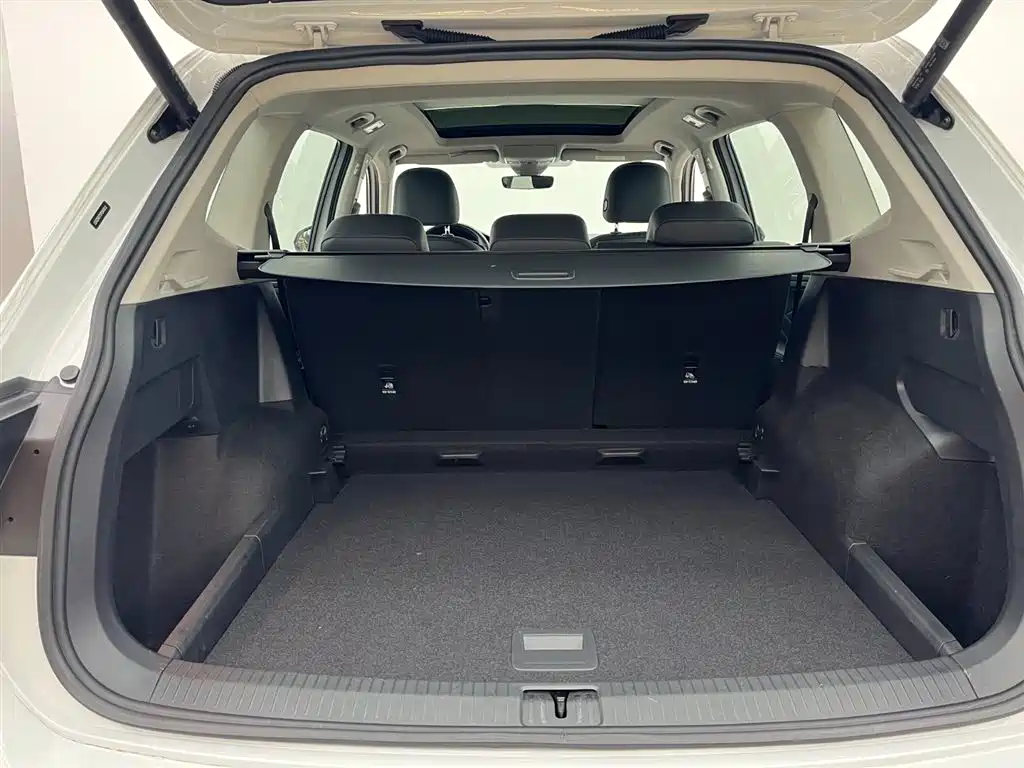 Volkswagen Tiguan L 2023 — фото 6