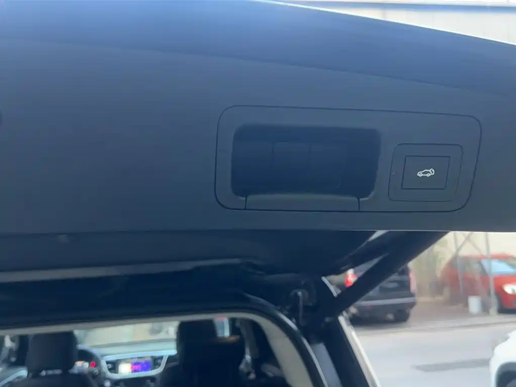 GAC Motor Trumpchi GS8 2019 — фото 10
