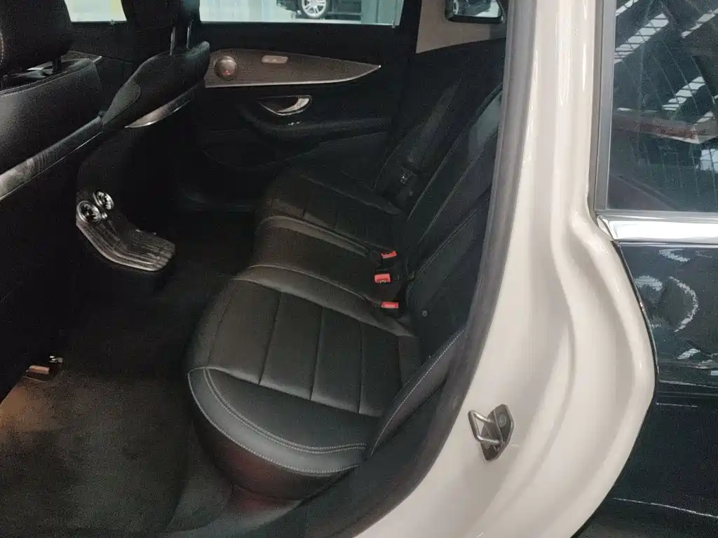 Mercedes-Benz E-Class 2022 — фото 17