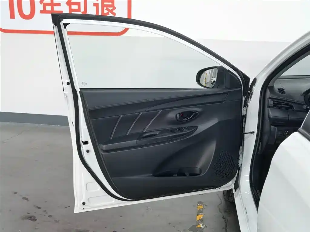 Toyota Yaris L 2019 — фото 15