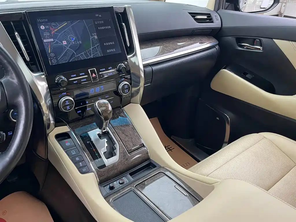 Toyota Alphard 2023 — фото 25