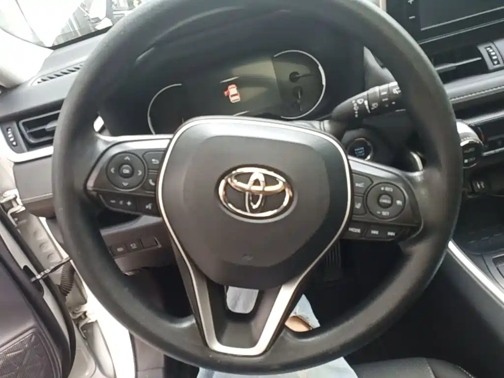 Toyota RAV4 2020 — фото 11
