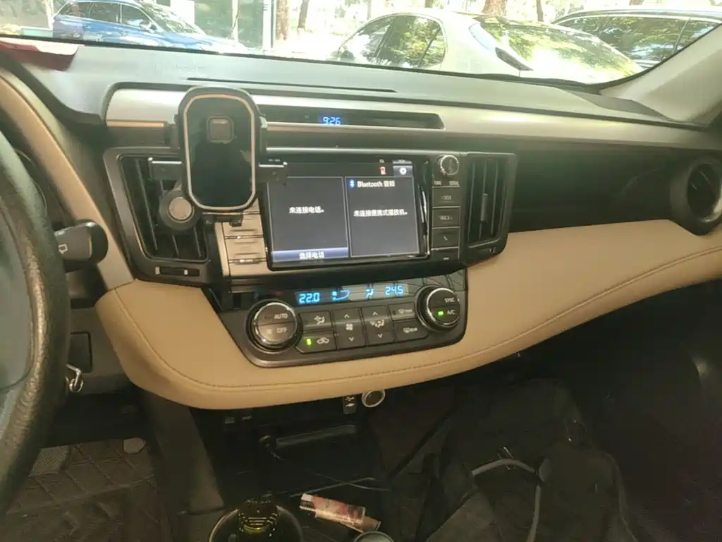 Toyota RAV4 2016 — фото 13