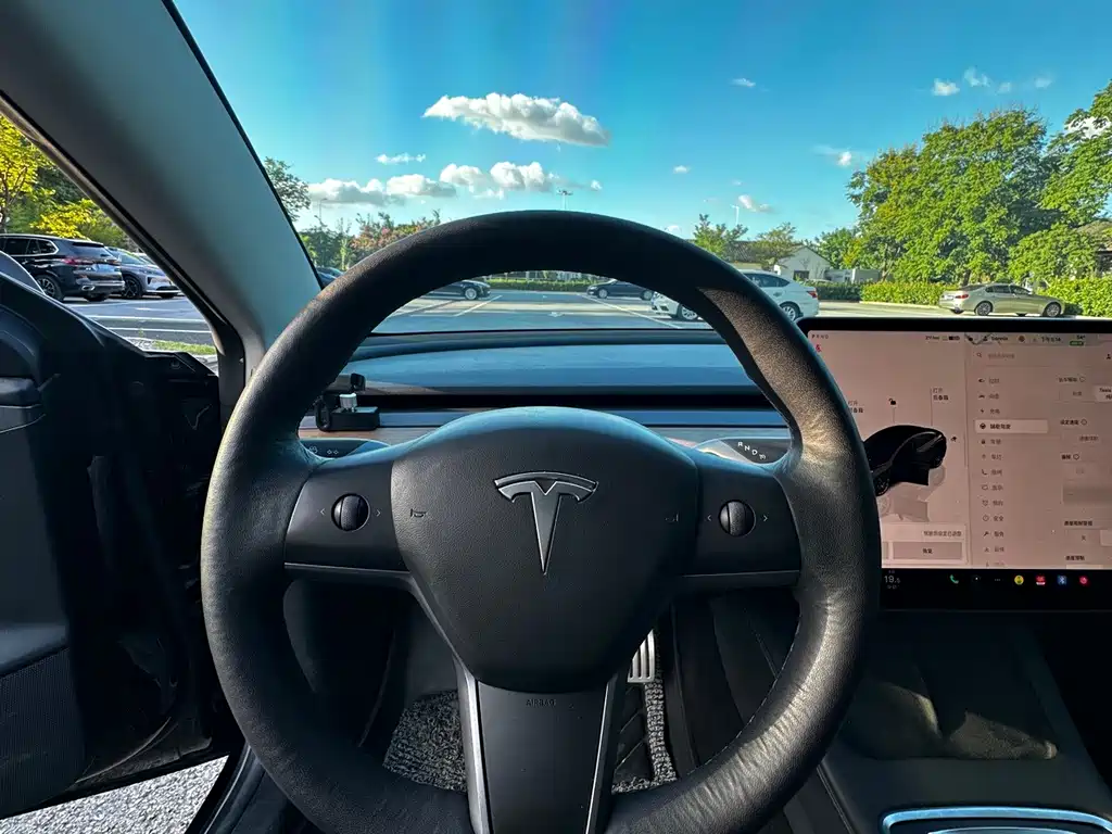 Tesla Model 3 2022 — фото 12