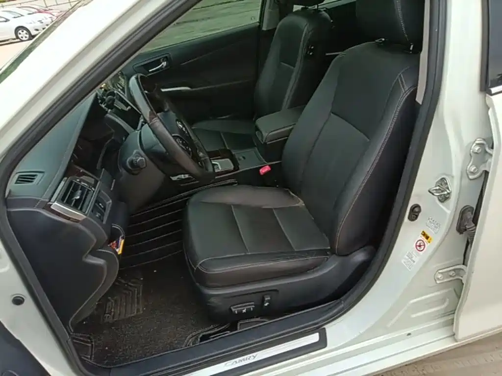 Toyota Camry 2017 — фото 11