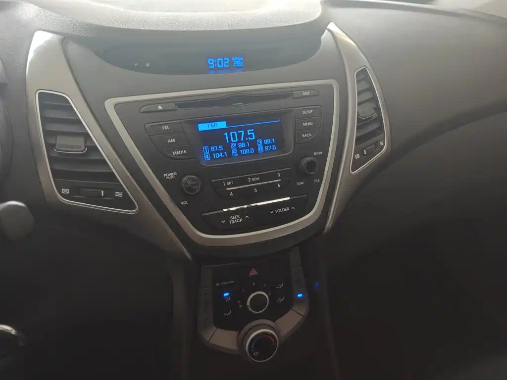 Hyundai Elantra 2018 — фото 9