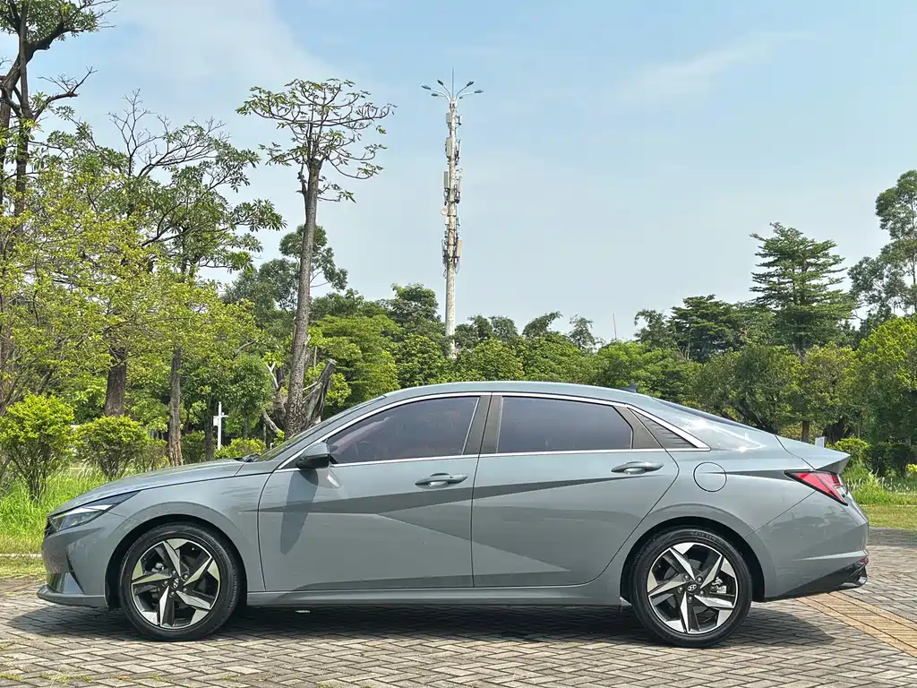 Hyundai Elantra 2021 — фото 10