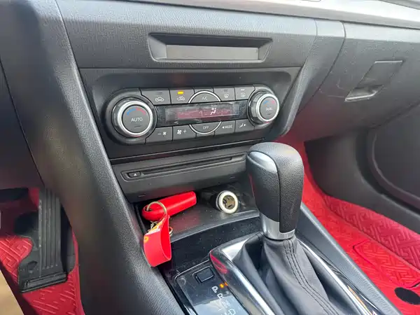 Mazda 3 Axela 2016