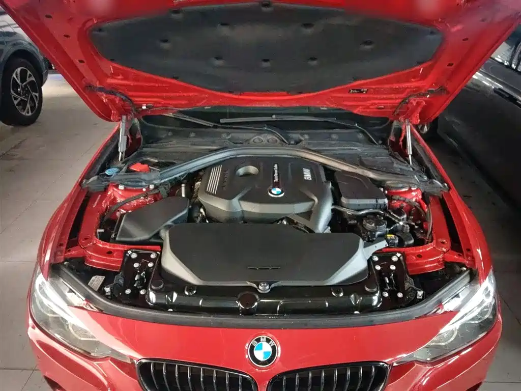 BMW 3 Series 2019 — фото 16